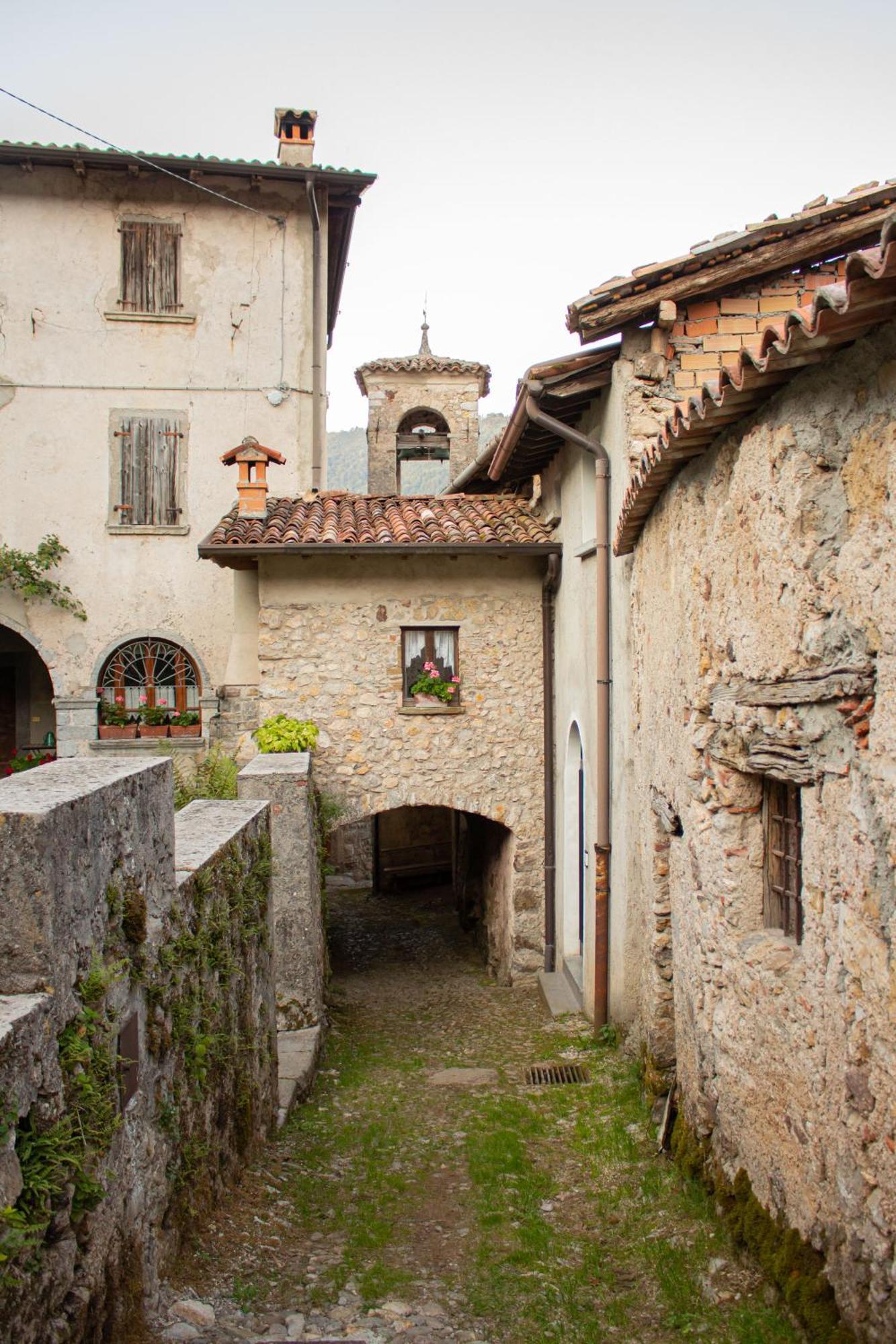 A Casa Di Gianni E Mari Bed & Breakfast Vestone Bagian luar foto