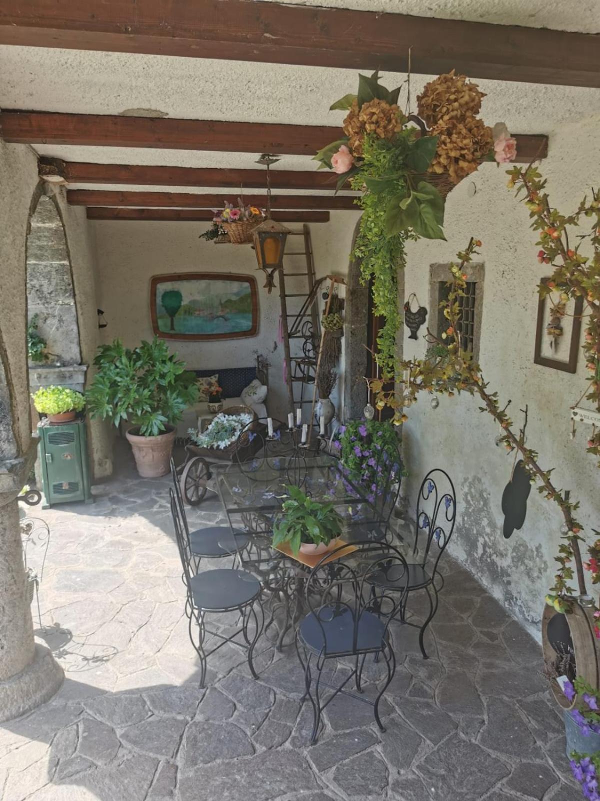 A Casa Di Gianni E Mari Bed & Breakfast Vestone Bagian luar foto